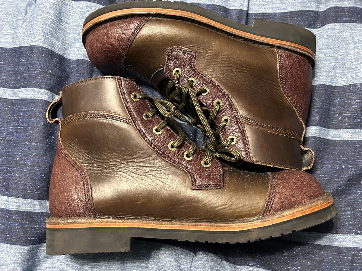 Photo by rattler360 on February 3, 2026 of the Jim Green Numzaan in Cusom One Off Cape Buffalo/ Olive brown Horween.