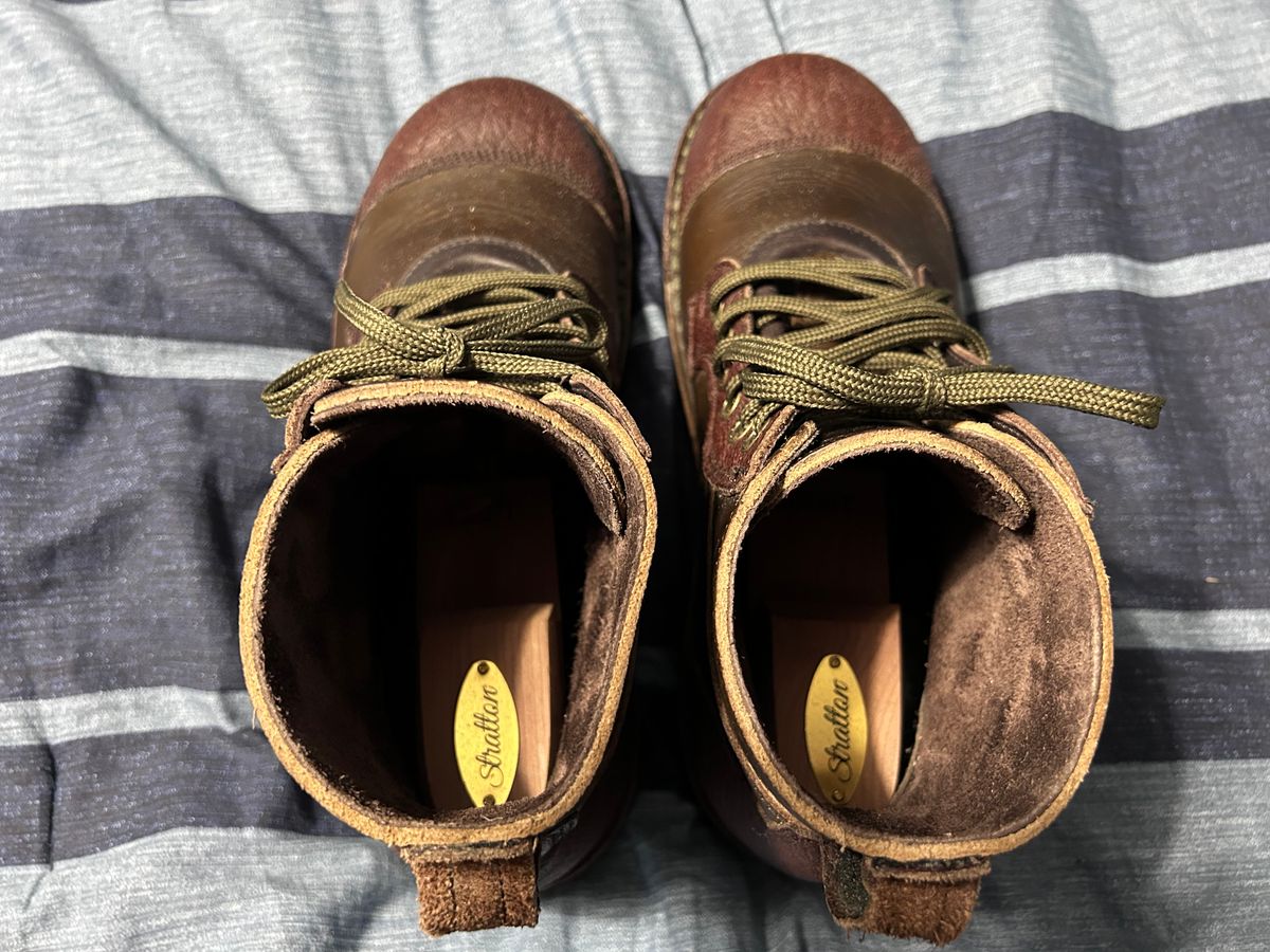 Photo by rattler360 on February 3, 2026 of the Jim Green Numzaan in Cusom One Off Cape Buffalo/ Olive brown Horween.