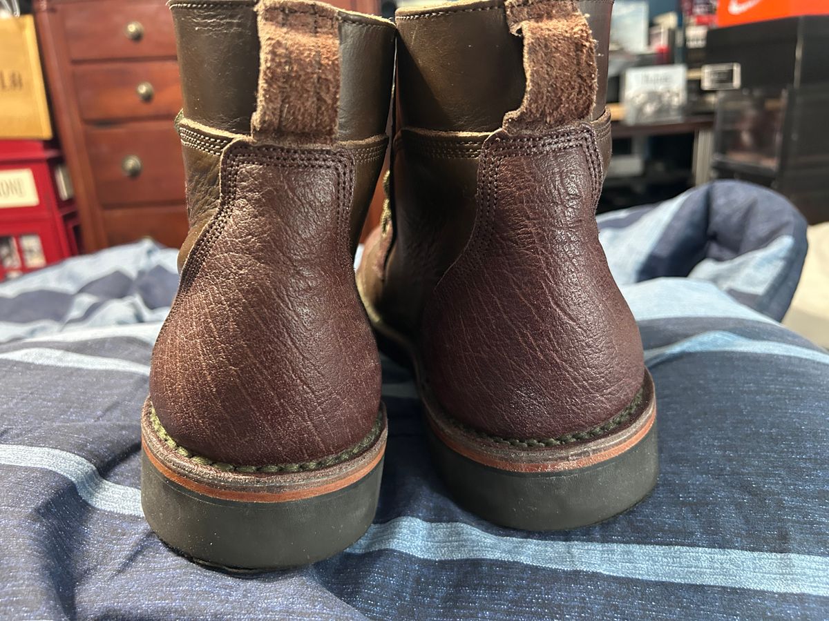 Photo by rattler360 on March 5, 2026 of the Jim Green Numzaan in Cusom One Off Cape Buffalo/ Olive brown Horween.