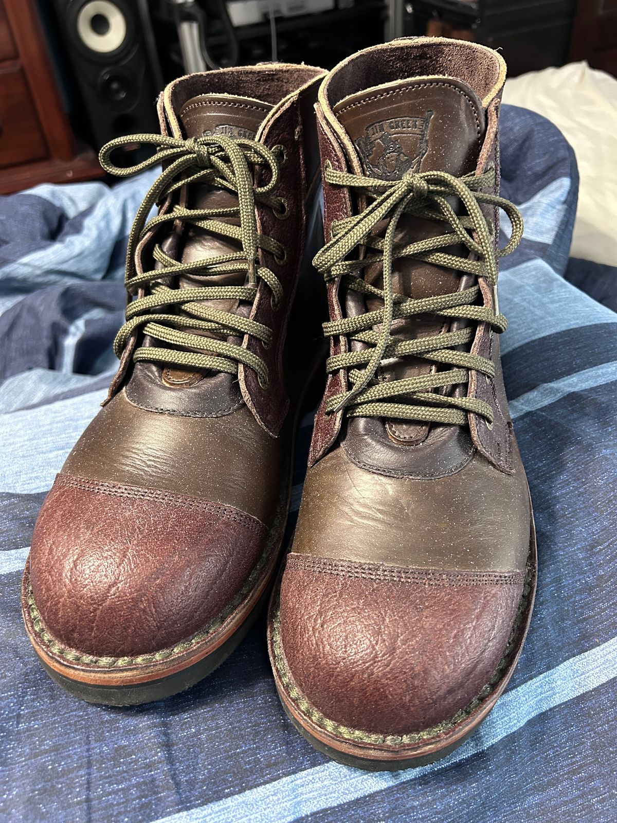 Photo by rattler360 on March 5, 2026 of the Jim Green Numzaan in Cusom One Off Cape Buffalo/ Olive brown Horween.