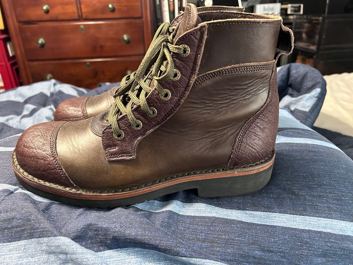 Photo by rattler360 on March 5, 2026 of the Jim Green Numzaan in Cusom One Off Cape Buffalo/ Olive brown Horween.