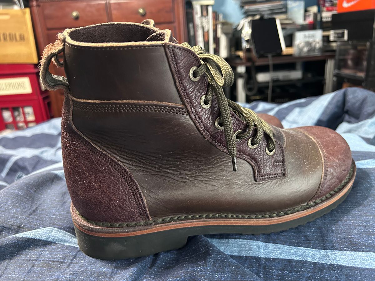 Photo by rattler360 on March 5, 2026 of the Jim Green Numzaan in Cusom One Off Cape Buffalo/ Olive brown Horween.