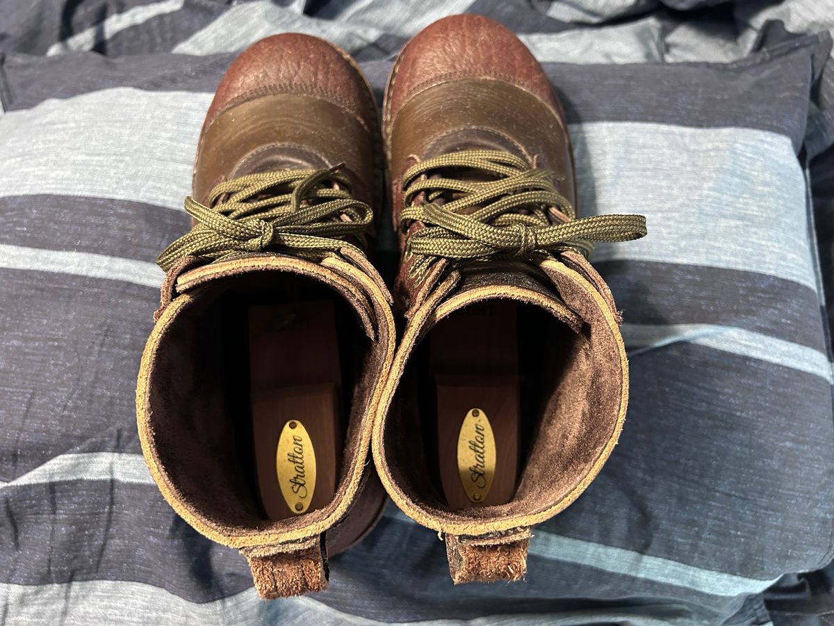 Photo by rattler360 on March 5, 2026 of the Jim Green Numzaan in Cusom One Off Cape Buffalo/ Olive brown Horween.