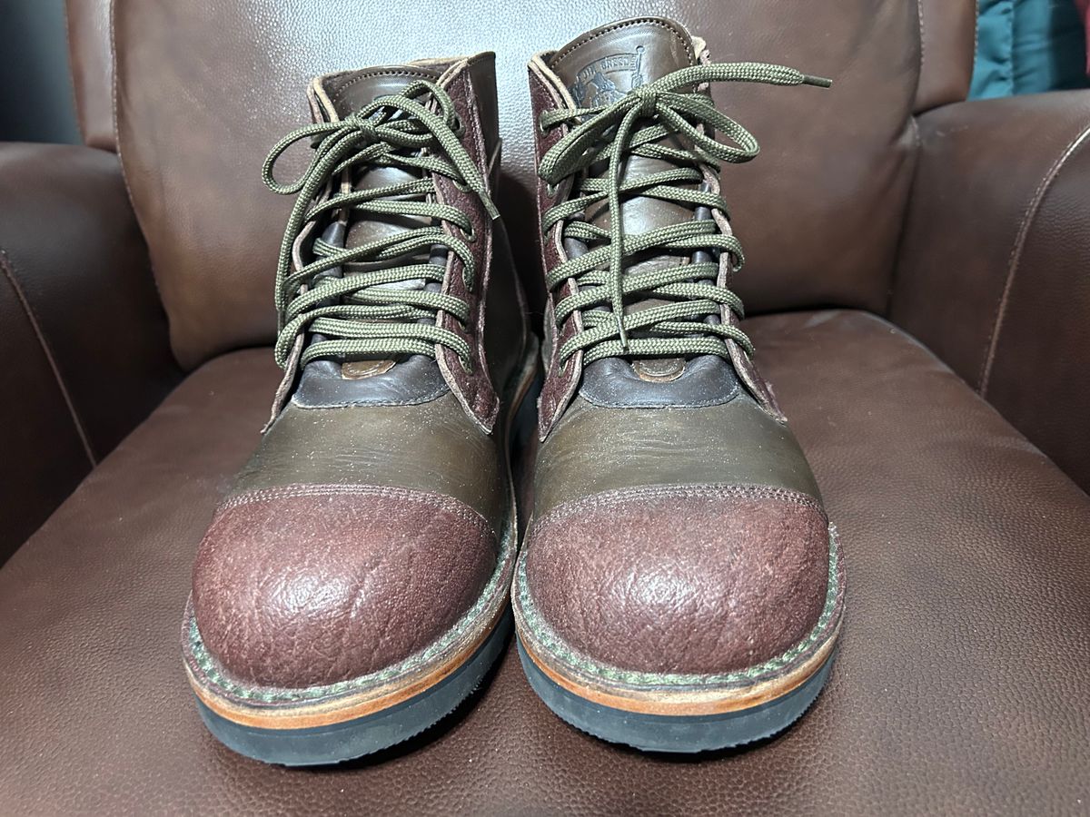 Photo by rattler360 on April 3, 2026 of the Jim Green Numzaan in Cusom One Off Cape Buffalo/ Olive brown Horween.