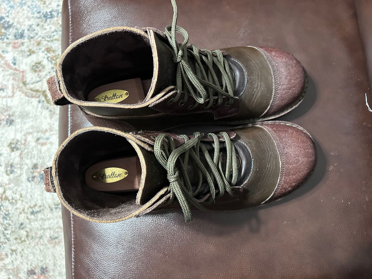 Photo by rattler360 on April 3, 2026 of the Jim Green Numzaan in Cusom One Off Cape Buffalo/ Olive brown Horween.