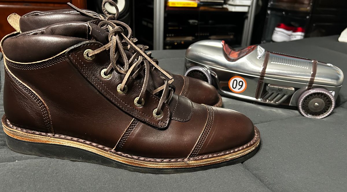 Photo by rattler360 on January 1, 2024 of the Jim Green African Ranger in Horween Burgundy Chromexcel.