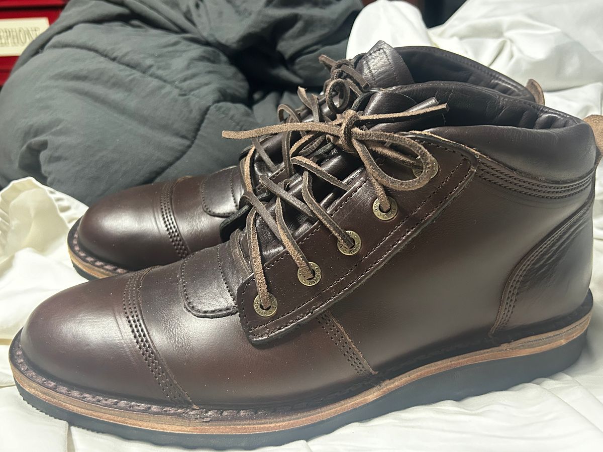 Photo by rattler360 on February 2, 2024 of the Jim Green African Ranger in Horween Burgundy Chromexcel.