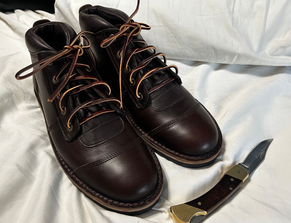 Photo by rattler360 on February 29, 2024 of the Jim Green African Ranger in Horween Burgundy Chromexcel.