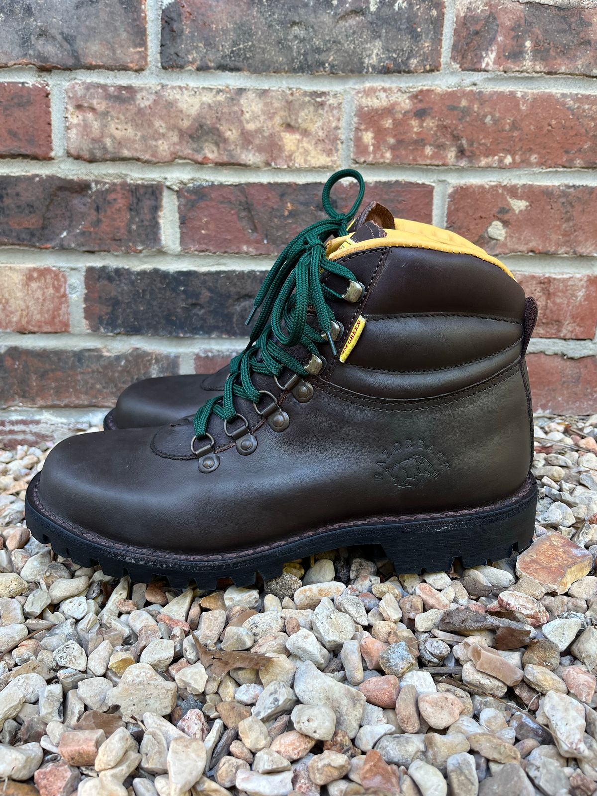Photo by QuinnH on October 2, 2022 of the Jim Green Razorback in Brown Full Grain.