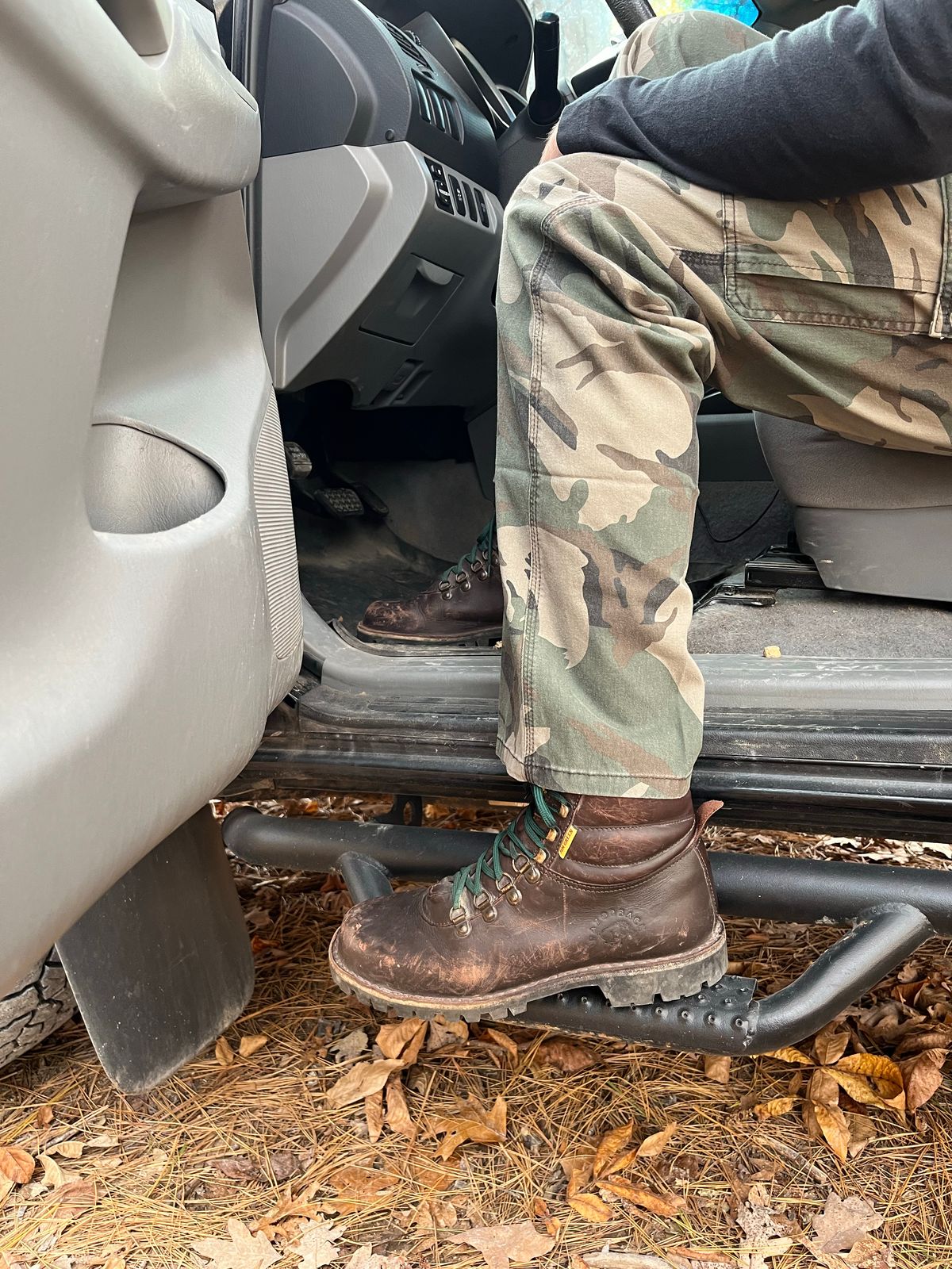 Photo by QuinnH on November 4, 2022 of the Jim Green Razorback in Brown Full Grain.