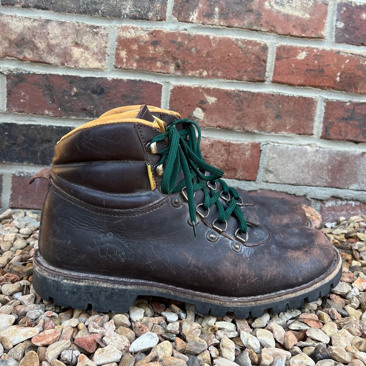 Photo by QuinnH on January 5, 2023 of the Jim Green Razorback in Brown Full Grain.