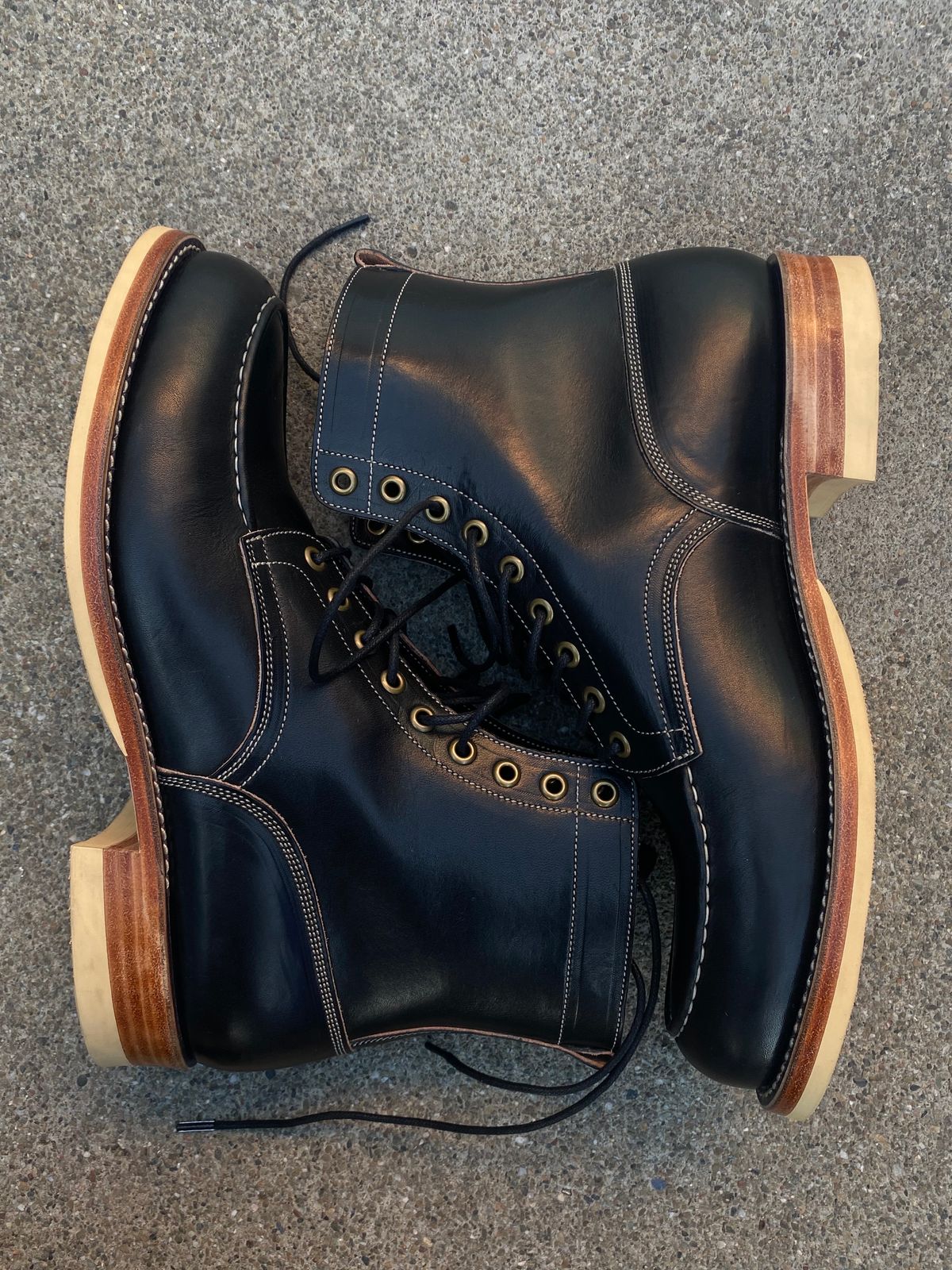Photo by GalaxyGuy on October 3, 2023 of the Onderhoud x Stitchdown Moc Toe in Wickett & Craig Black Traditional Harness.