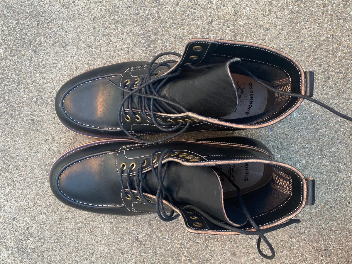 Photo by GalaxyGuy on October 3, 2023 of the Onderhoud x Stitchdown Moc Toe in Wickett & Craig Black Traditional Harness.
