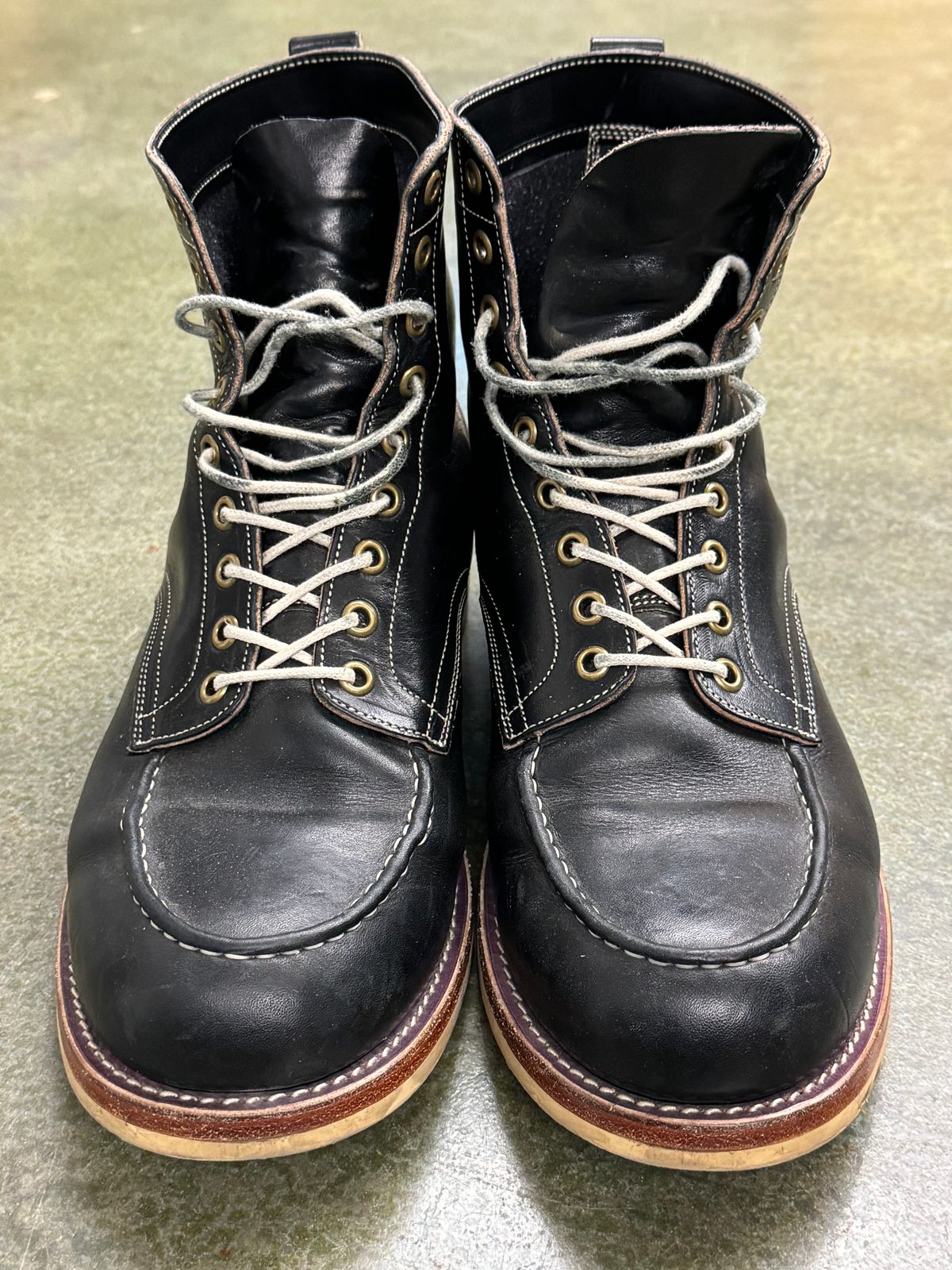 Photo by GalaxyGuy on November 7, 2023 of the Onderhoud x Stitchdown Moc Toe in Wickett & Craig Black Traditional Harness.