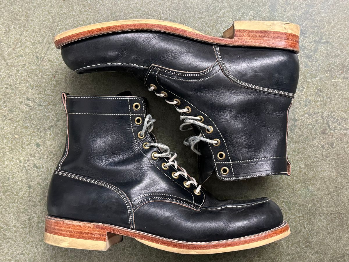 Photo by GalaxyGuy on November 7, 2023 of the Onderhoud x Stitchdown Moc Toe in Wickett & Craig Black Traditional Harness.