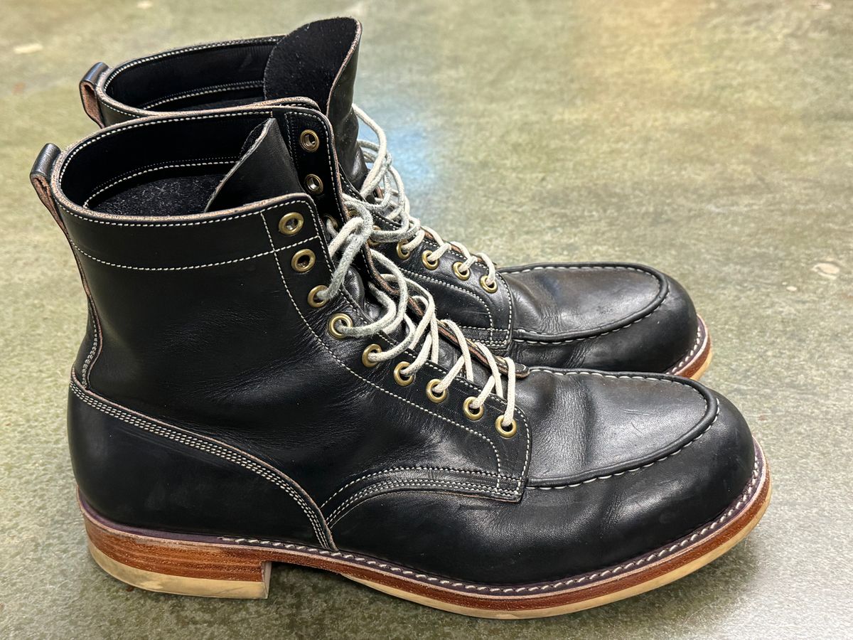 Photo by GalaxyGuy on November 7, 2023 of the Onderhoud x Stitchdown Moc Toe in Wickett & Craig Black Traditional Harness.
