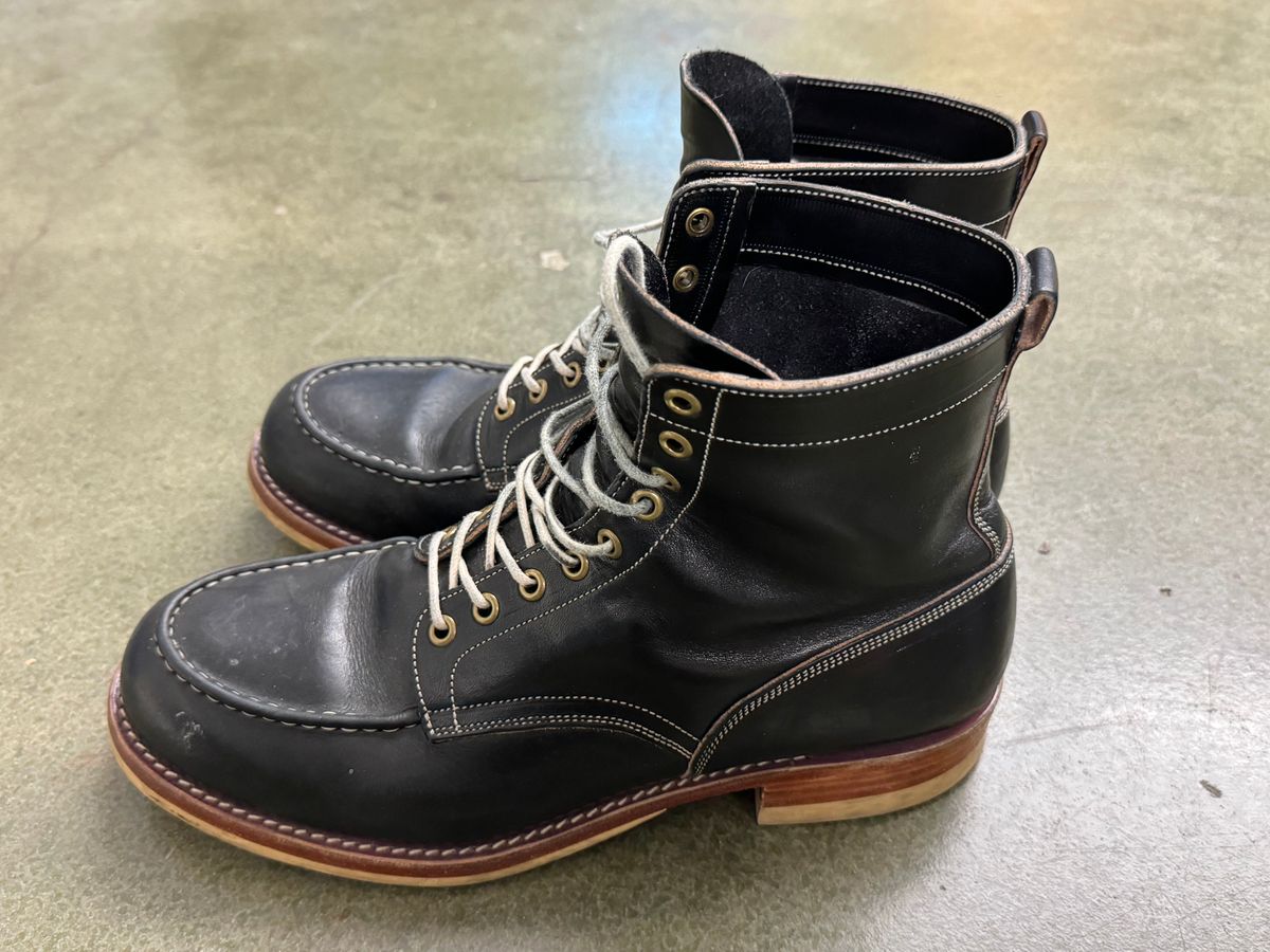 Photo by GalaxyGuy on December 5, 2023 of the Onderhoud x Stitchdown Moc Toe in Wickett & Craig Black Traditional Harness.