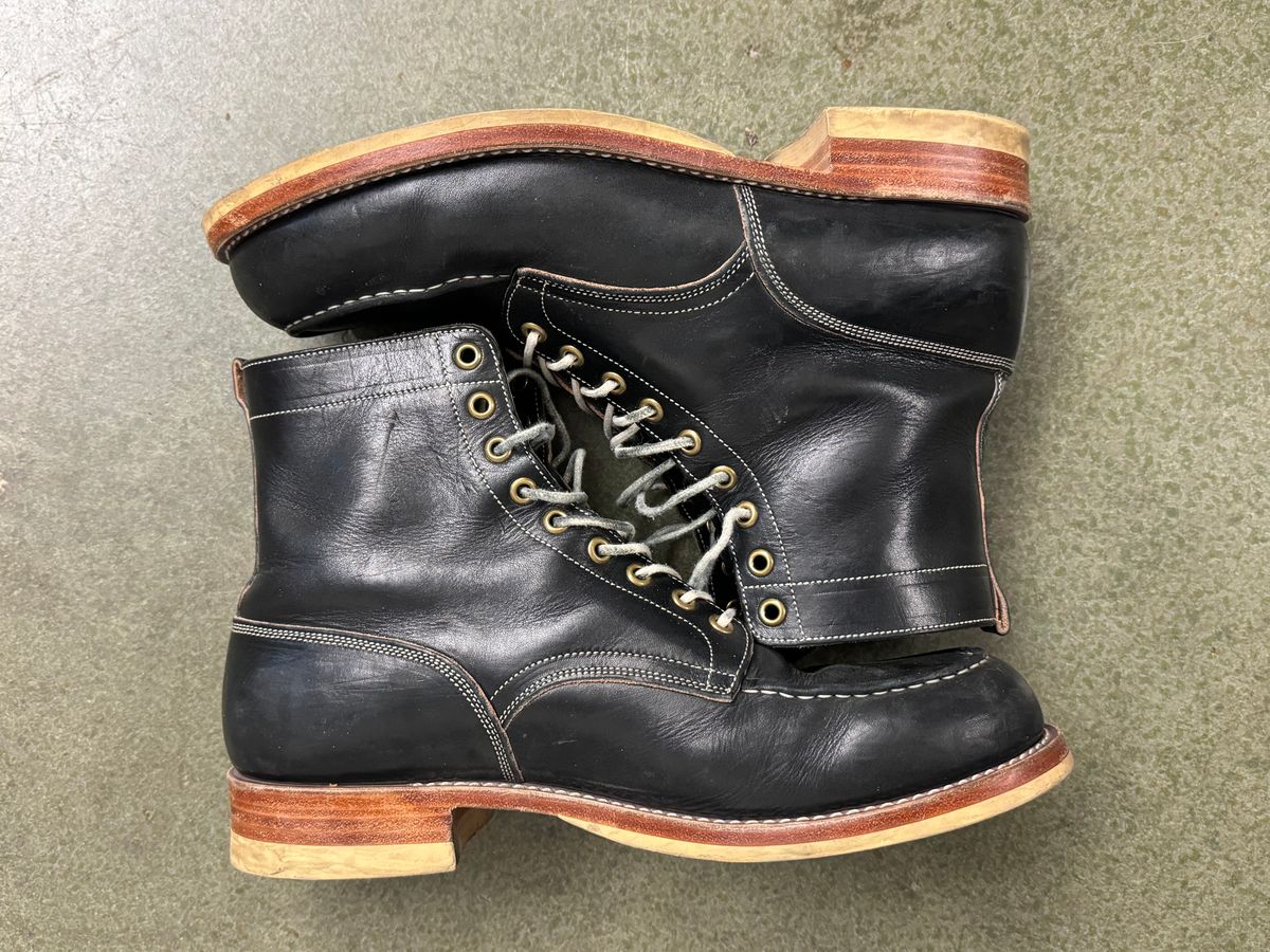 Photo by GalaxyGuy on December 5, 2023 of the Onderhoud x Stitchdown Moc Toe in Wickett & Craig Black Traditional Harness.