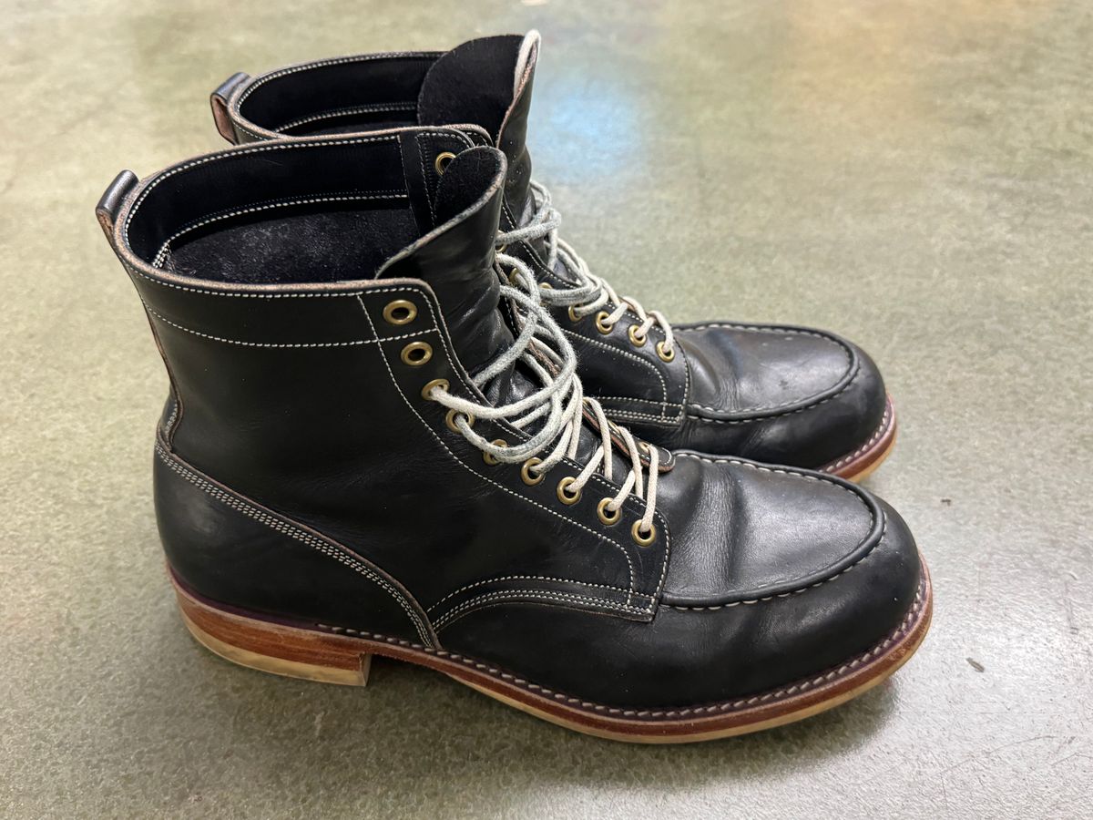 Photo by GalaxyGuy on December 5, 2023 of the Onderhoud x Stitchdown Moc Toe in Wickett & Craig Black Traditional Harness.