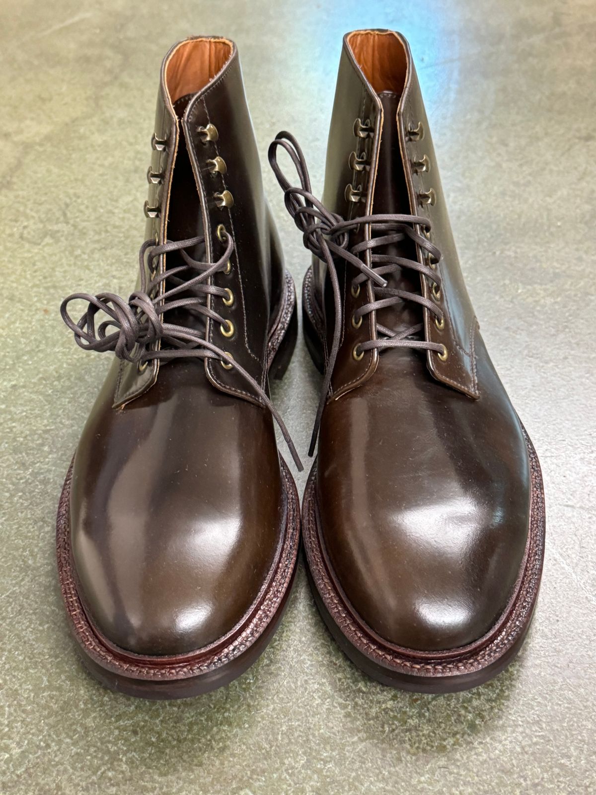 Photo by GalaxyGuy on October 2, 2024 of the Grant Stone Edward Boot in Horween Maduro Shell Cordovan.