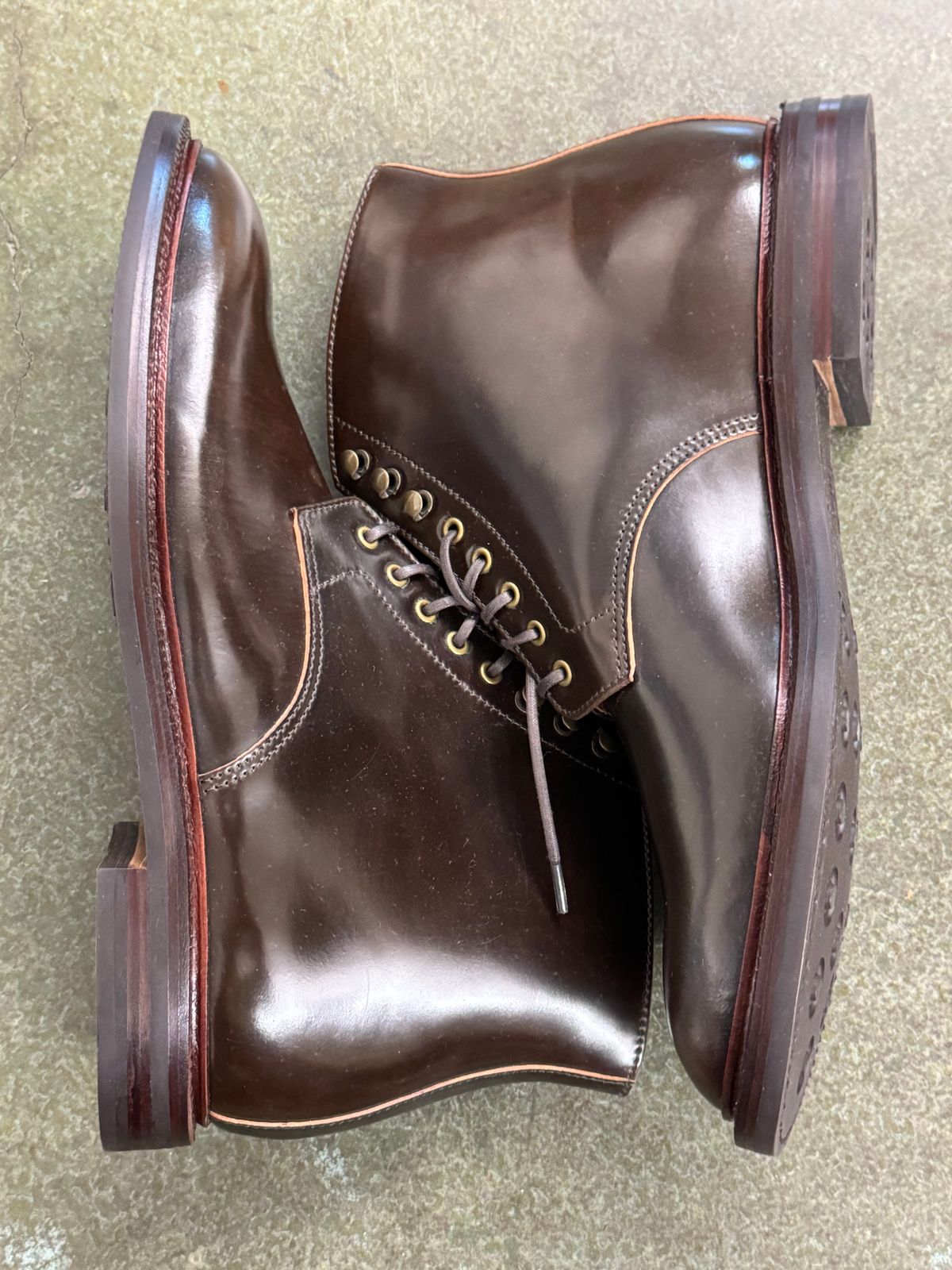 Photo by GalaxyGuy on October 2, 2024 of the Grant Stone Edward Boot in Horween Maduro Shell Cordovan.