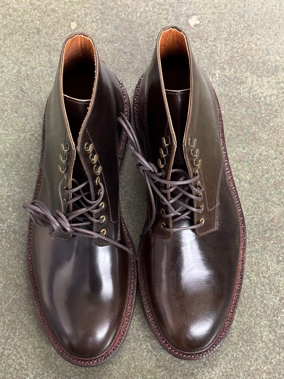 Photo by GalaxyGuy on October 2, 2024 of the Grant Stone Edward Boot in Horween Maduro Shell Cordovan.