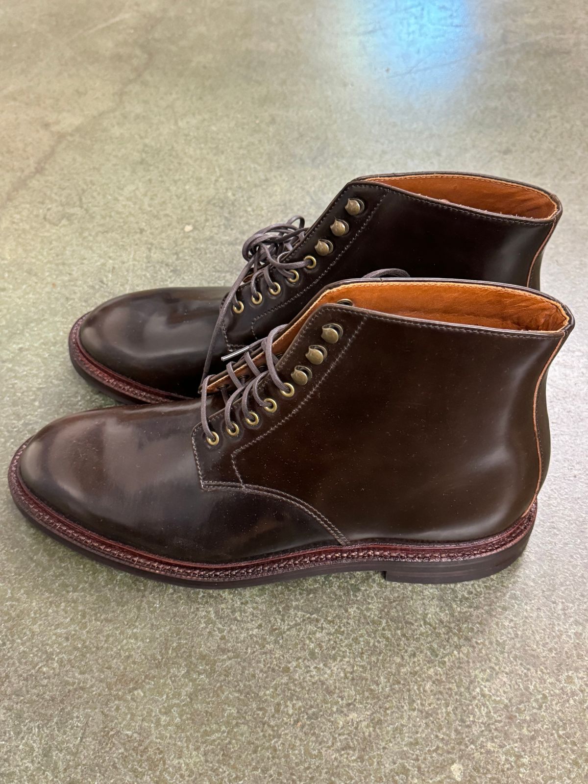 Photo by GalaxyGuy on October 2, 2024 of the Grant Stone Edward Boot in Horween Maduro Shell Cordovan.