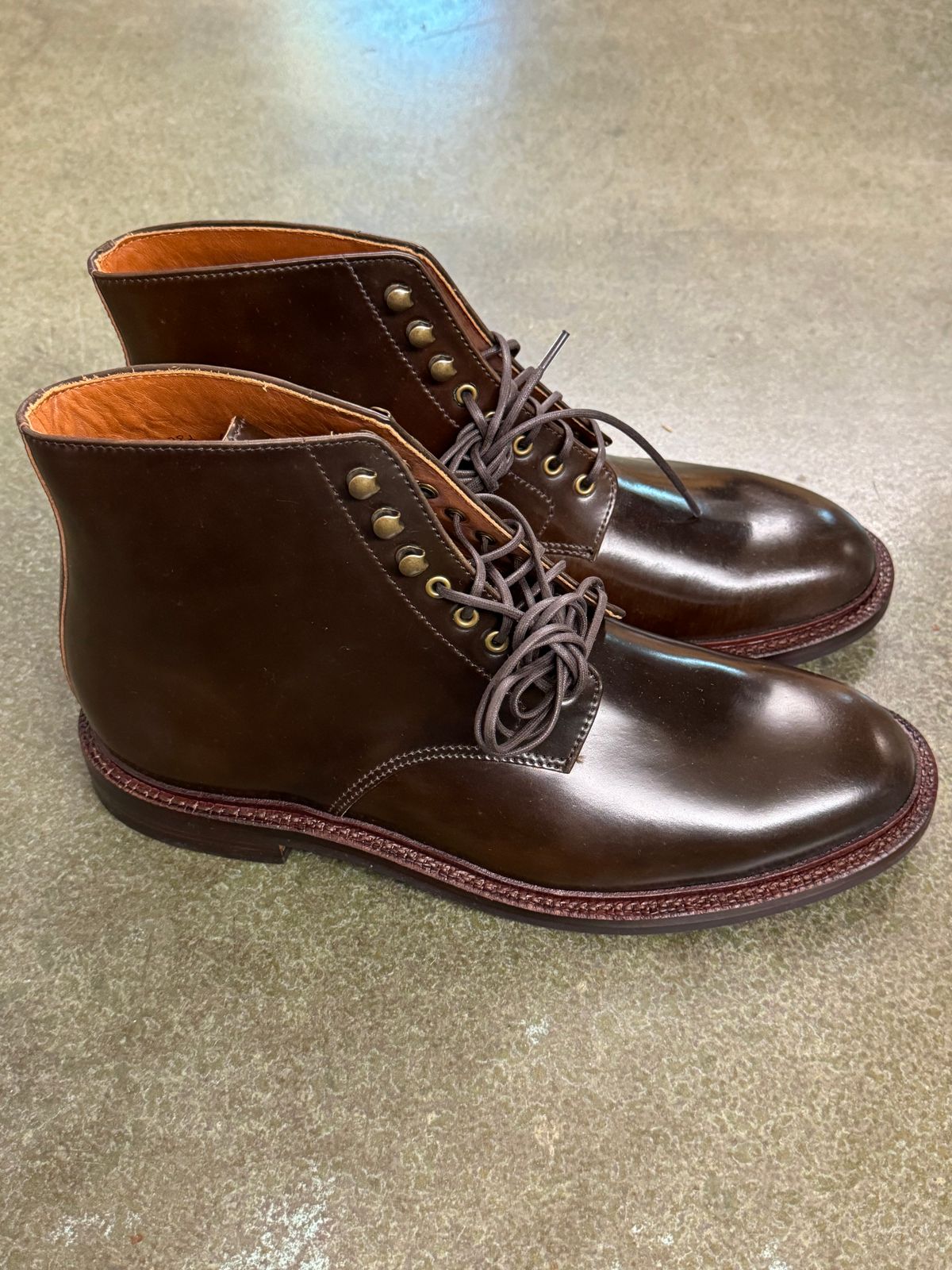 Photo by GalaxyGuy on October 2, 2024 of the Grant Stone Edward Boot in Horween Maduro Shell Cordovan.