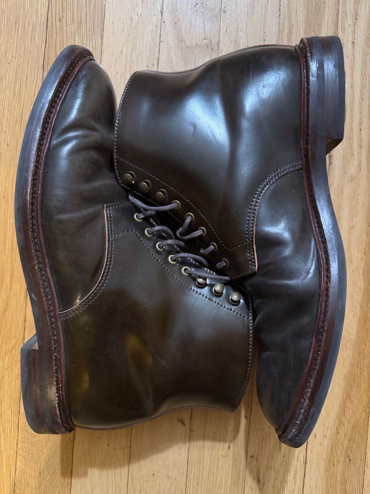 Photo by GalaxyGuy on December 6, 2024 of the Grant Stone Edward Boot in Horween Maduro Shell Cordovan.