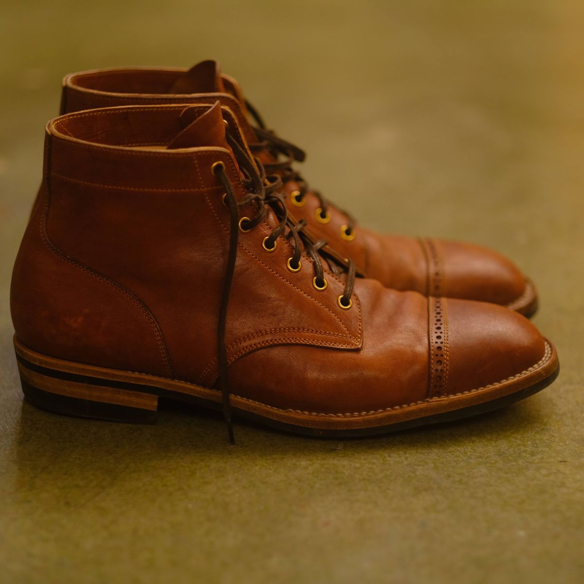 Photo by GalaxyGuy on November 1, 2022 of the Iron Boots Devil Dog in Maryam Brown Horsebutt.