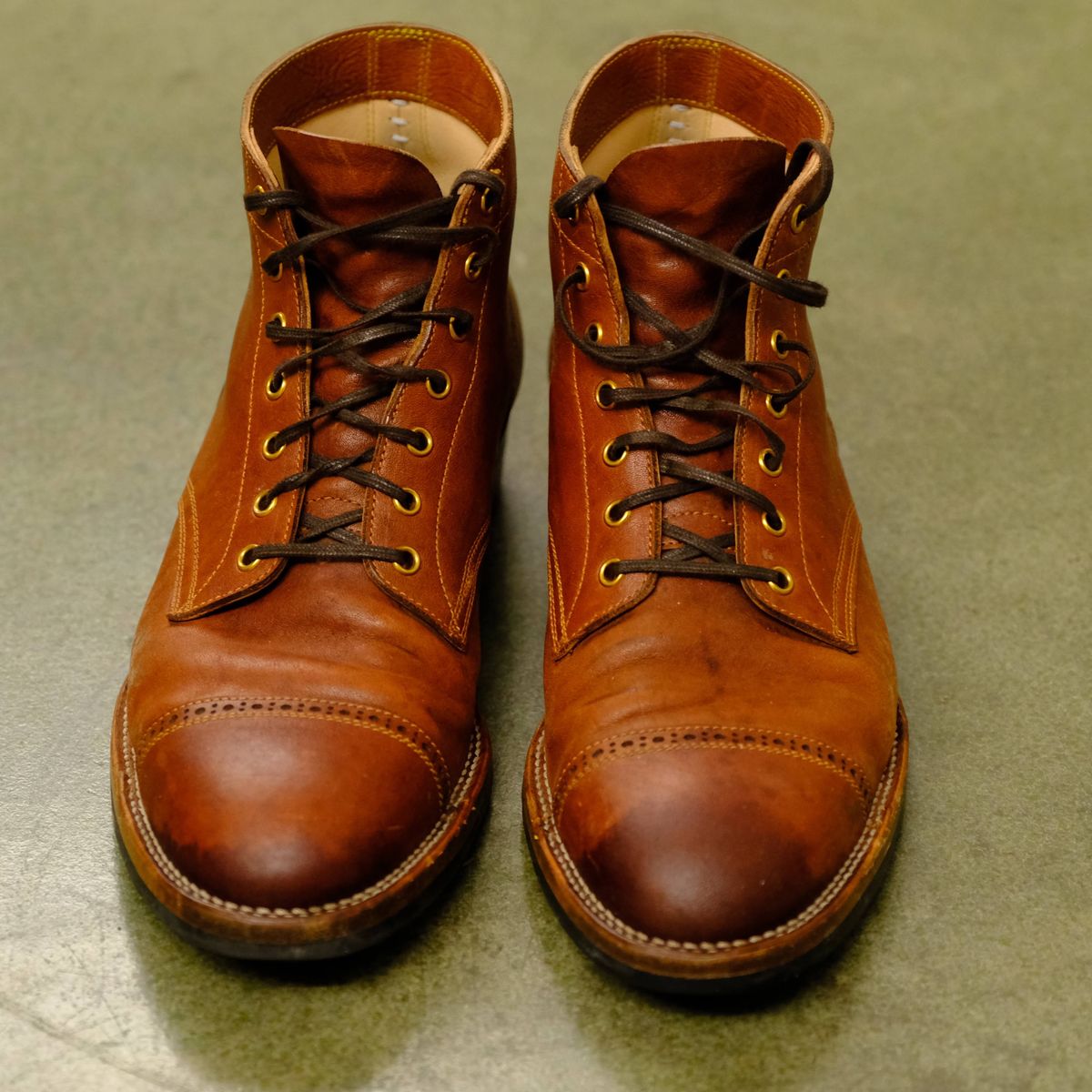Photo by GalaxyGuy on December 1, 2022 of the Iron Boots Devil Dog in Maryam Brown Horsebutt.