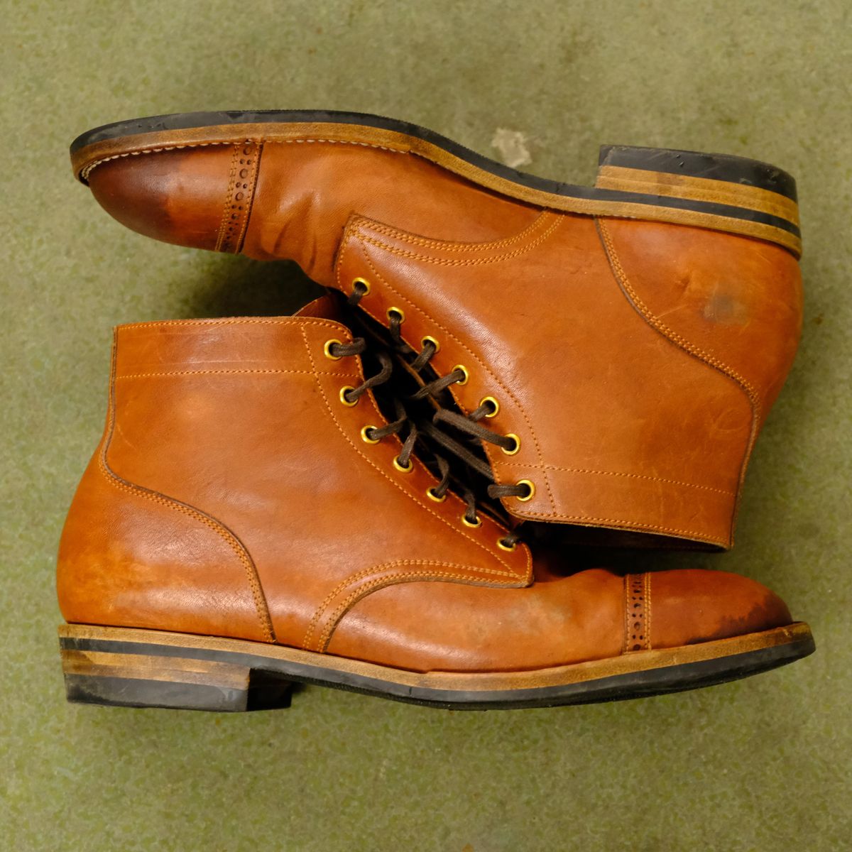 Photo by GalaxyGuy on December 1, 2022 of the Iron Boots Devil Dog in Maryam Brown Horsebutt.