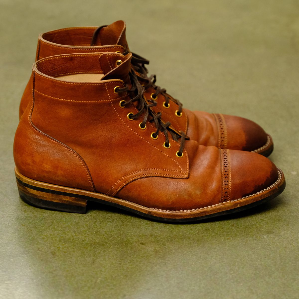 Photo by GalaxyGuy on December 1, 2022 of the Iron Boots Devil Dog in Maryam Brown Horsebutt.