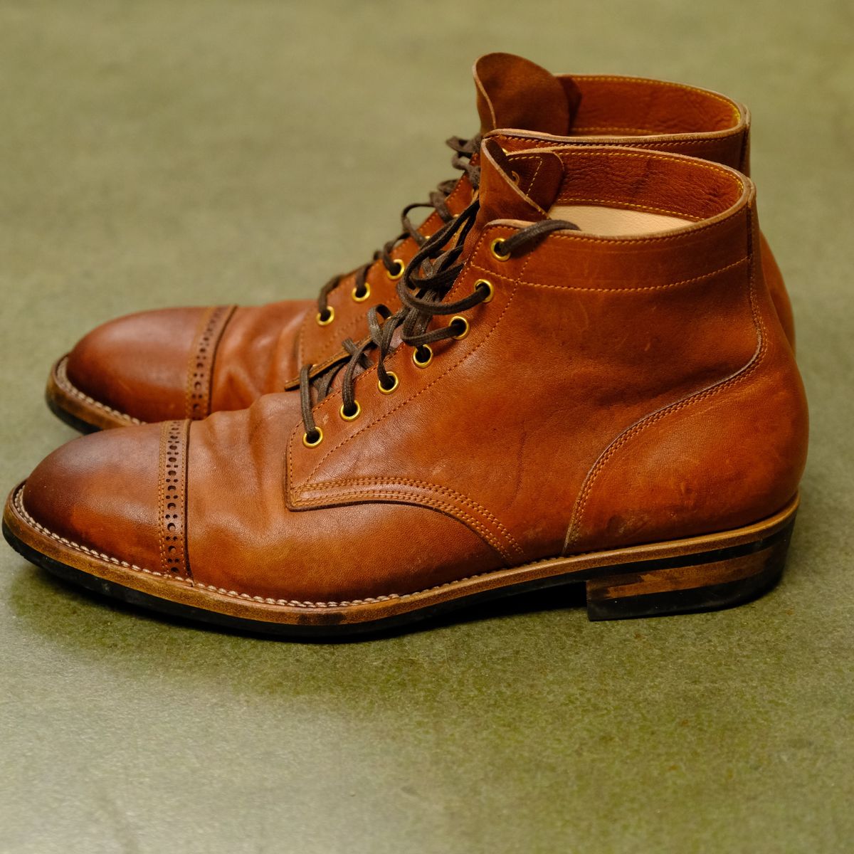 Photo by GalaxyGuy on December 1, 2022 of the Iron Boots Devil Dog in Maryam Brown Horsebutt.