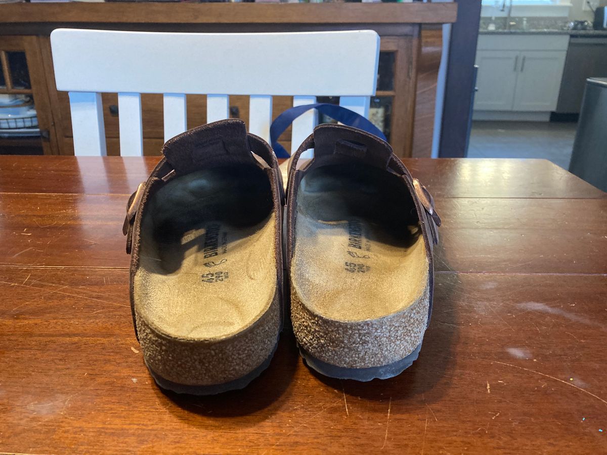 Photo by sigben59 on December 5, 2023 of the Birkenstock Boston in Habana Oiled Leather.