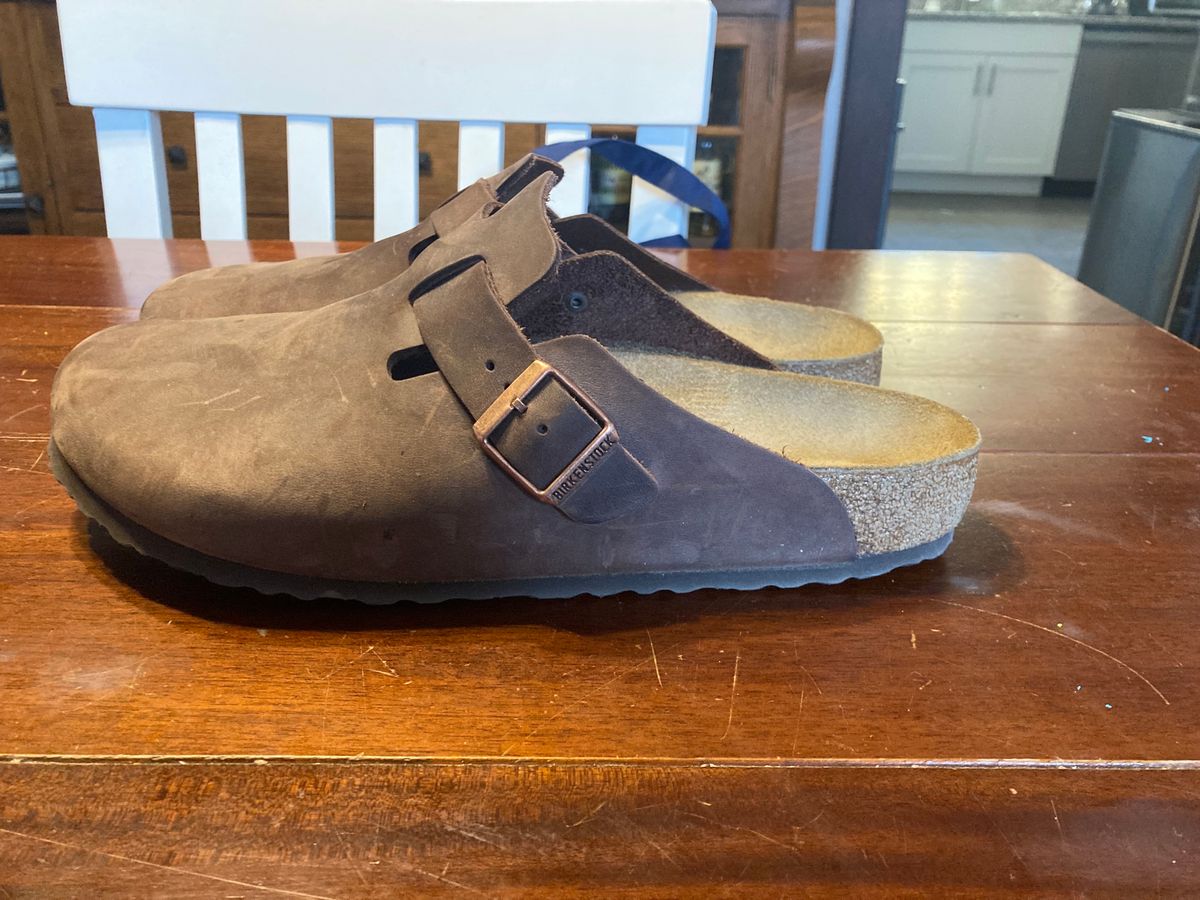 Photo by sigben59 on December 5, 2023 of the Birkenstock Boston in Habana Oiled Leather.