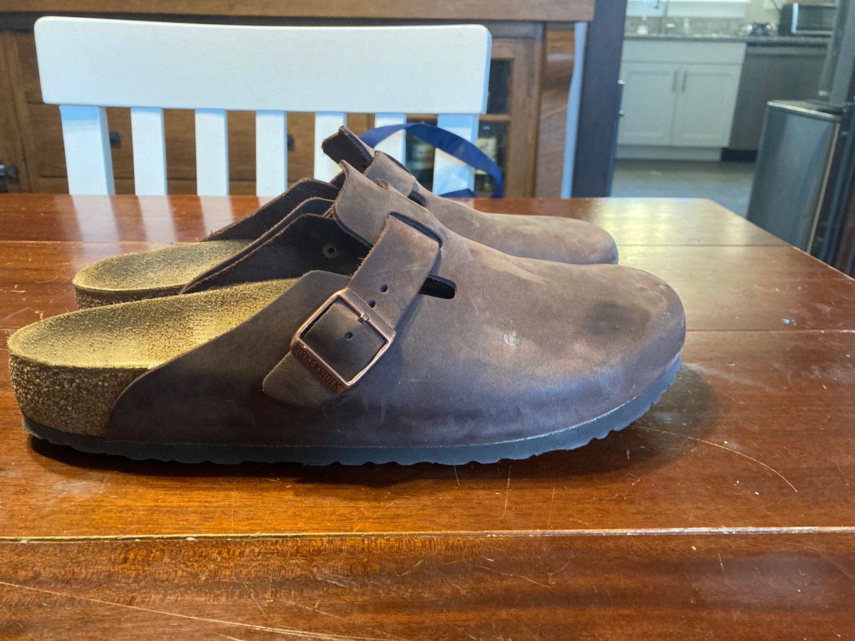 Photo by sigben59 on December 5, 2023 of the Birkenstock Boston in Habana Oiled Leather.
