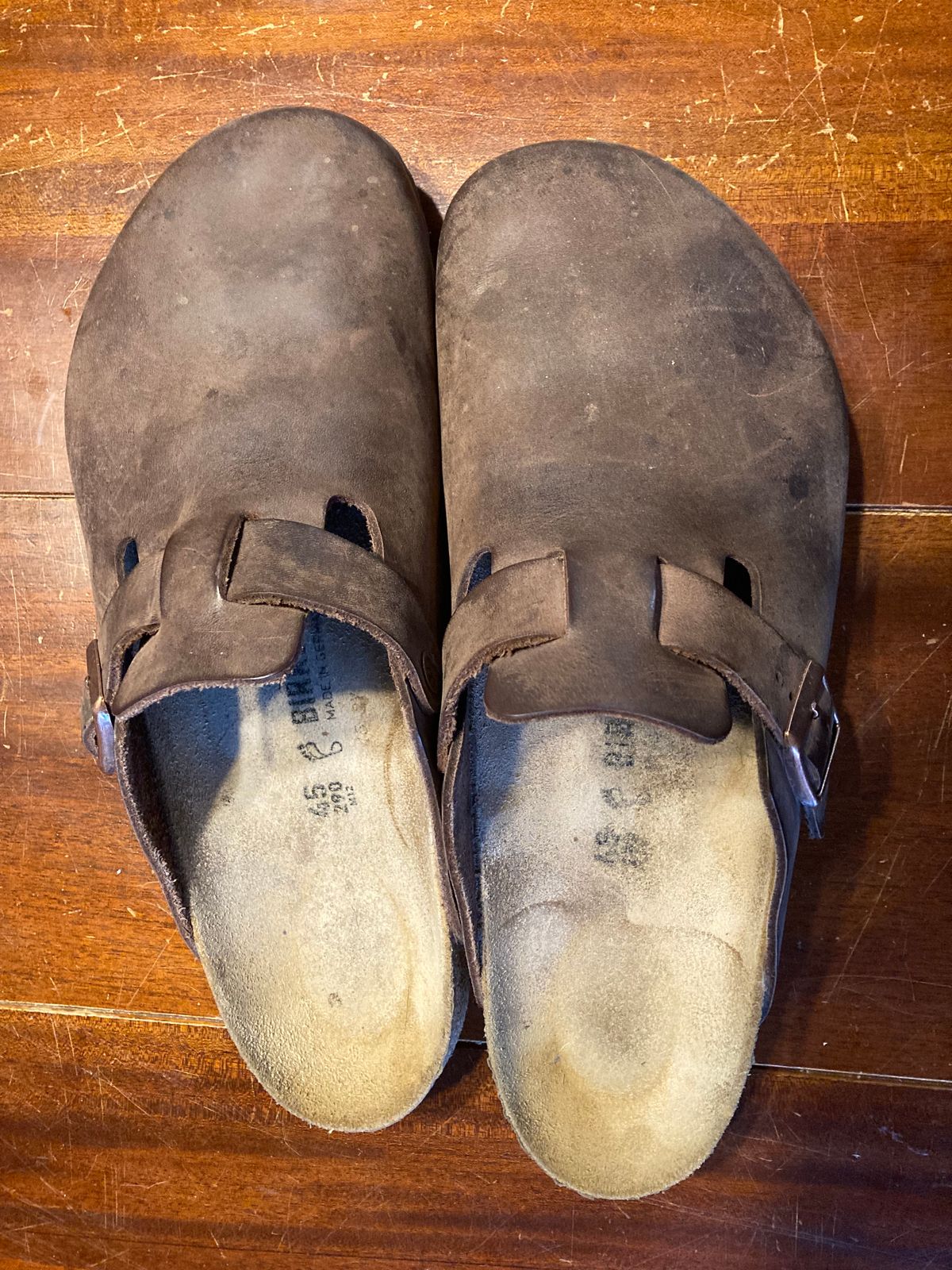 Photo by sigben59 on April 4, 2024 of the Birkenstock Boston in Habana Oiled Leather.