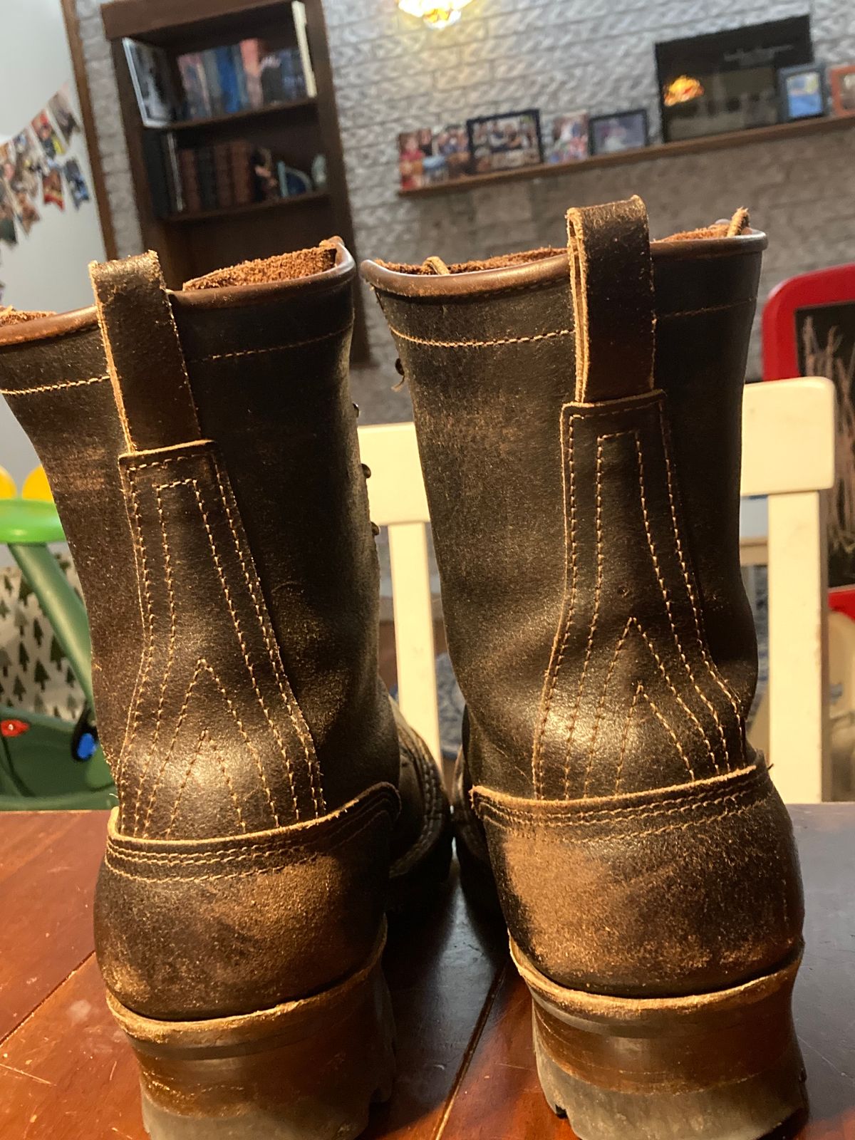 Photo by sigben59 on November 4, 2023 of the Nicks Urban Logger in Horween Brown Waxed Flesh.