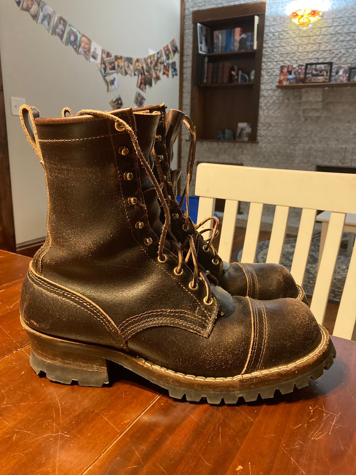 Photo by sigben59 on November 4, 2023 of the Nicks Urban Logger in Horween Brown Waxed Flesh.