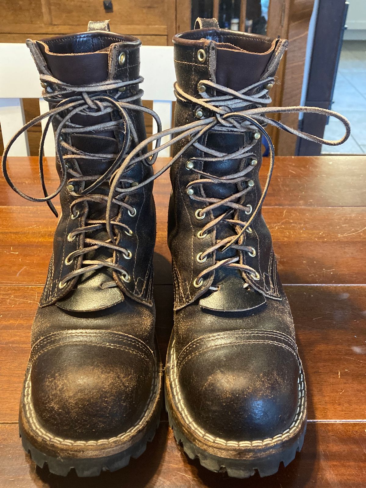 Photo by sigben59 on December 5, 2023 of the Nicks Urban Logger in Horween Brown Waxed Flesh.