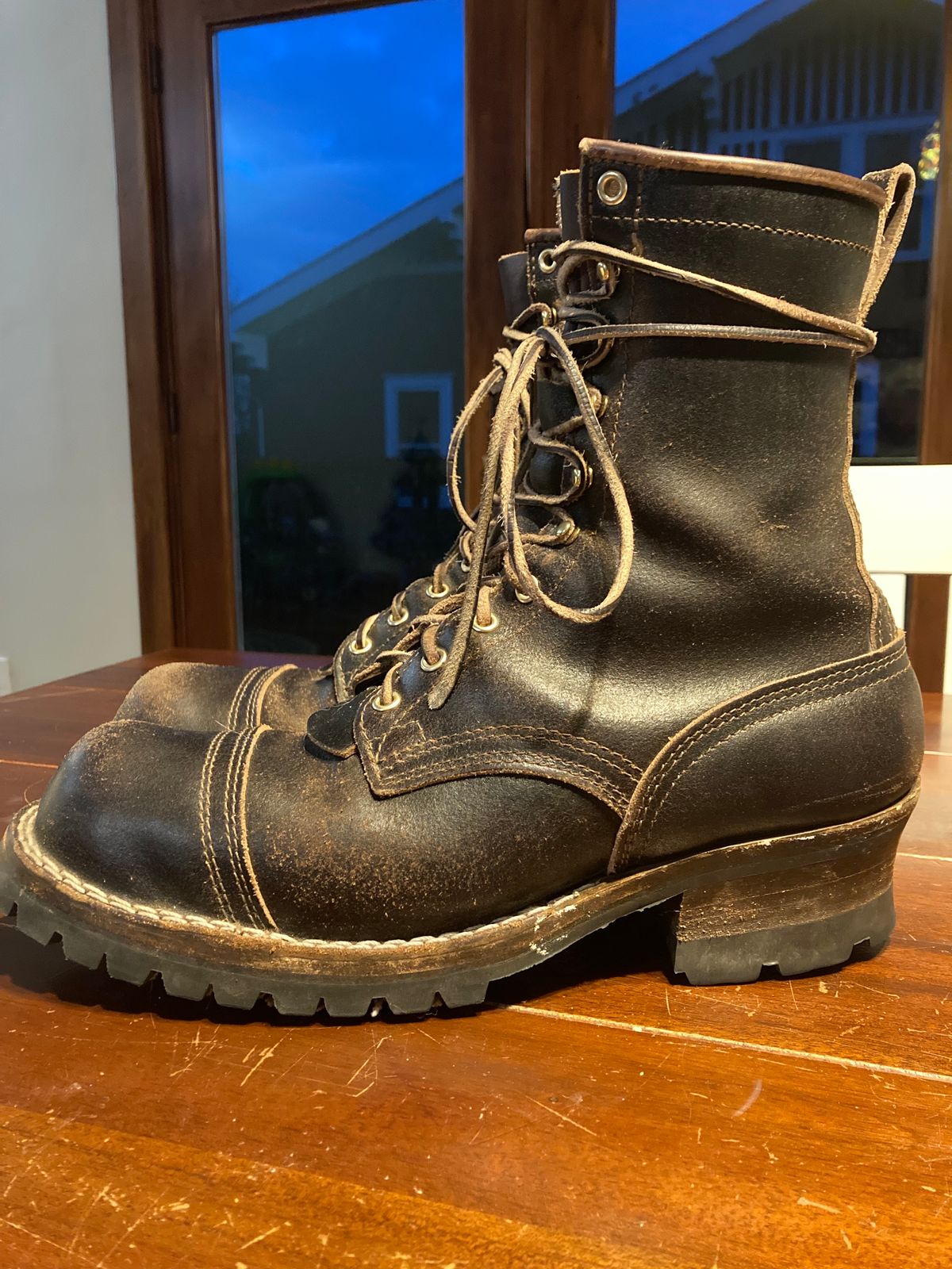 Photo by sigben59 on January 5, 2024 of the Nicks Urban Logger in Horween Brown Waxed Flesh.