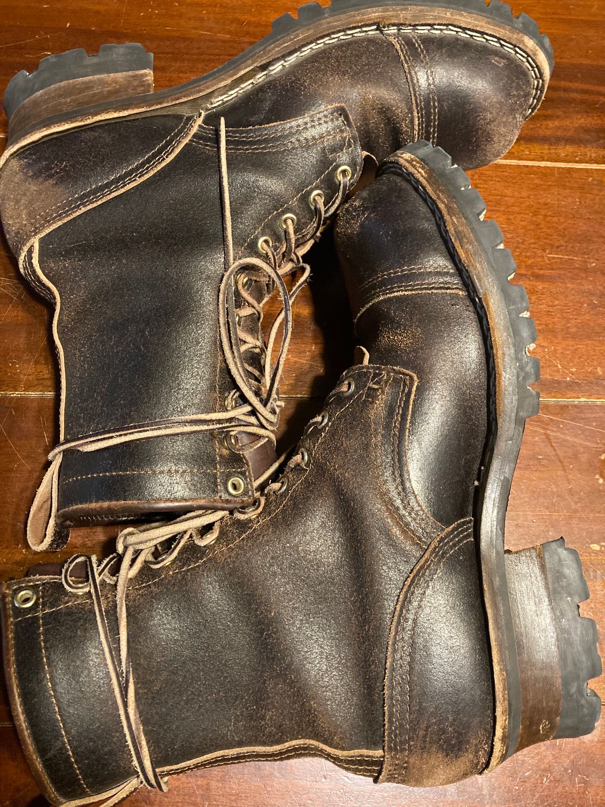 Photo by sigben59 on January 5, 2024 of the Nicks Urban Logger in Horween Brown Waxed Flesh.