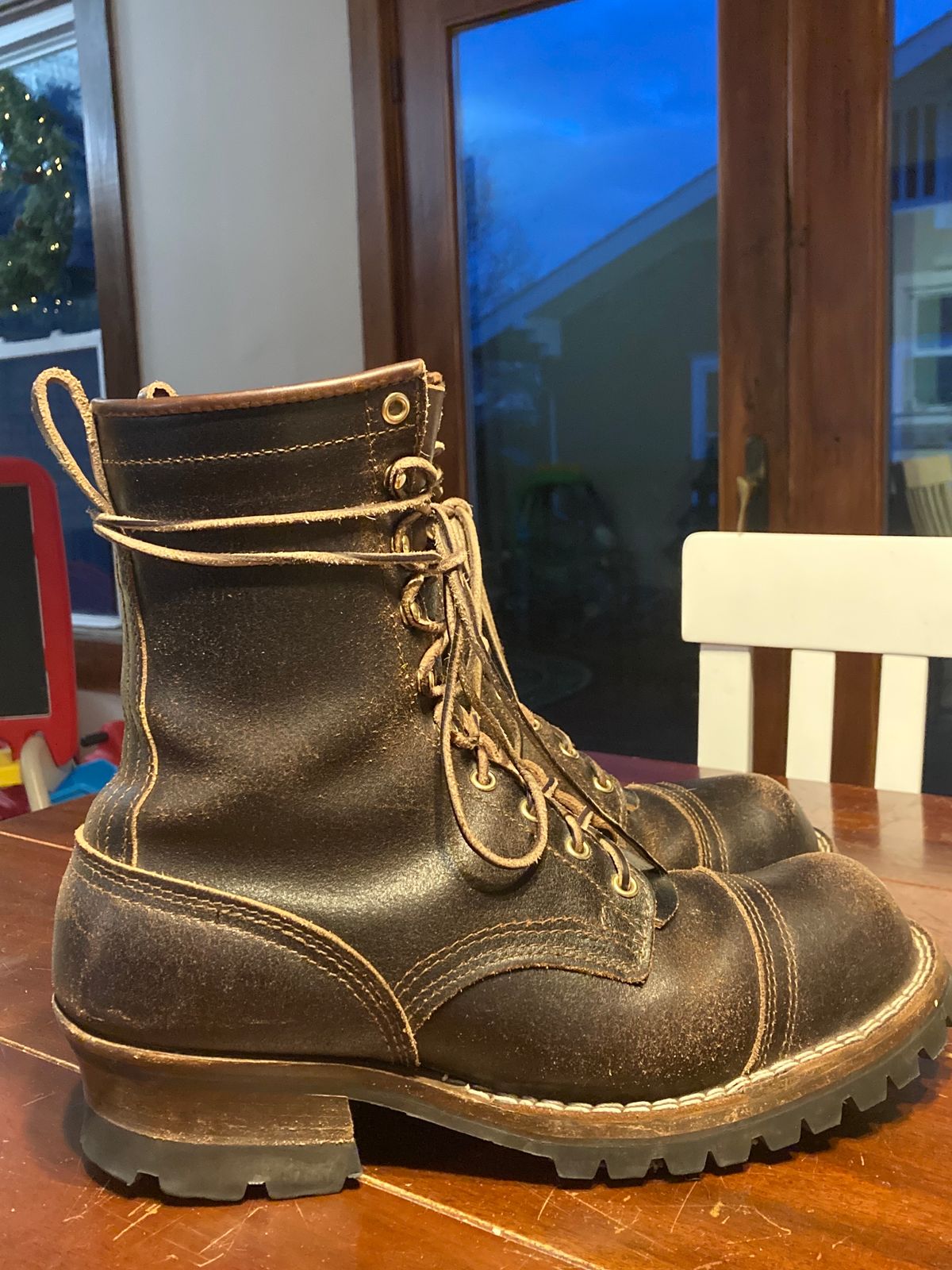 Photo by sigben59 on January 5, 2024 of the Nicks Urban Logger in Horween Brown Waxed Flesh.
