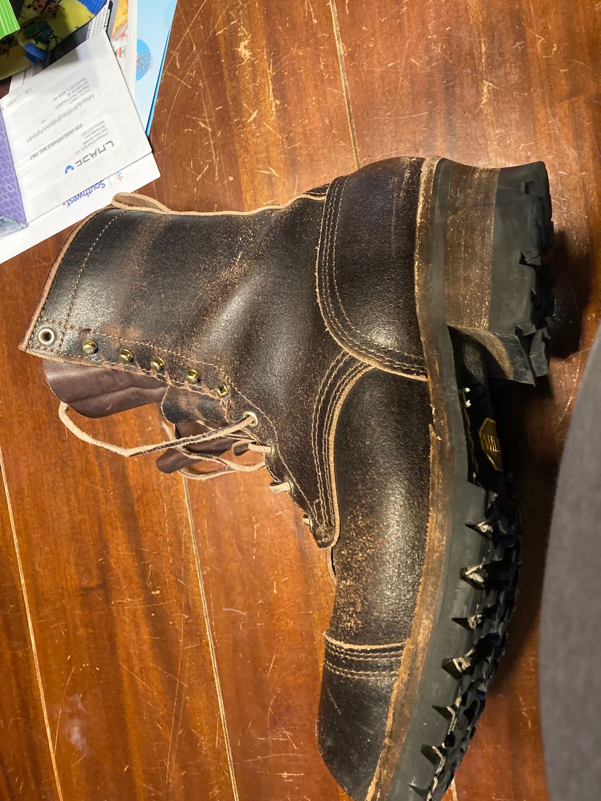 Photo by sigben59 on February 6, 2024 of the Nicks Urban Logger in Horween Brown Waxed Flesh.