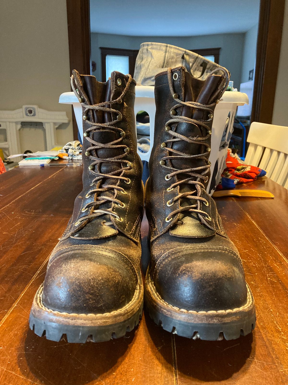 Photo by sigben59 on April 4, 2024 of the Nicks Urban Logger in Horween Brown Waxed Flesh.