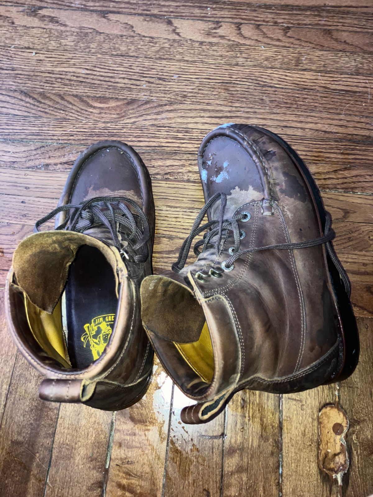 Photo by sigben59 on November 30, 2025 of the Jim Green Meander – Moc-Toe in Bronco Brown - Oily Pull Up.