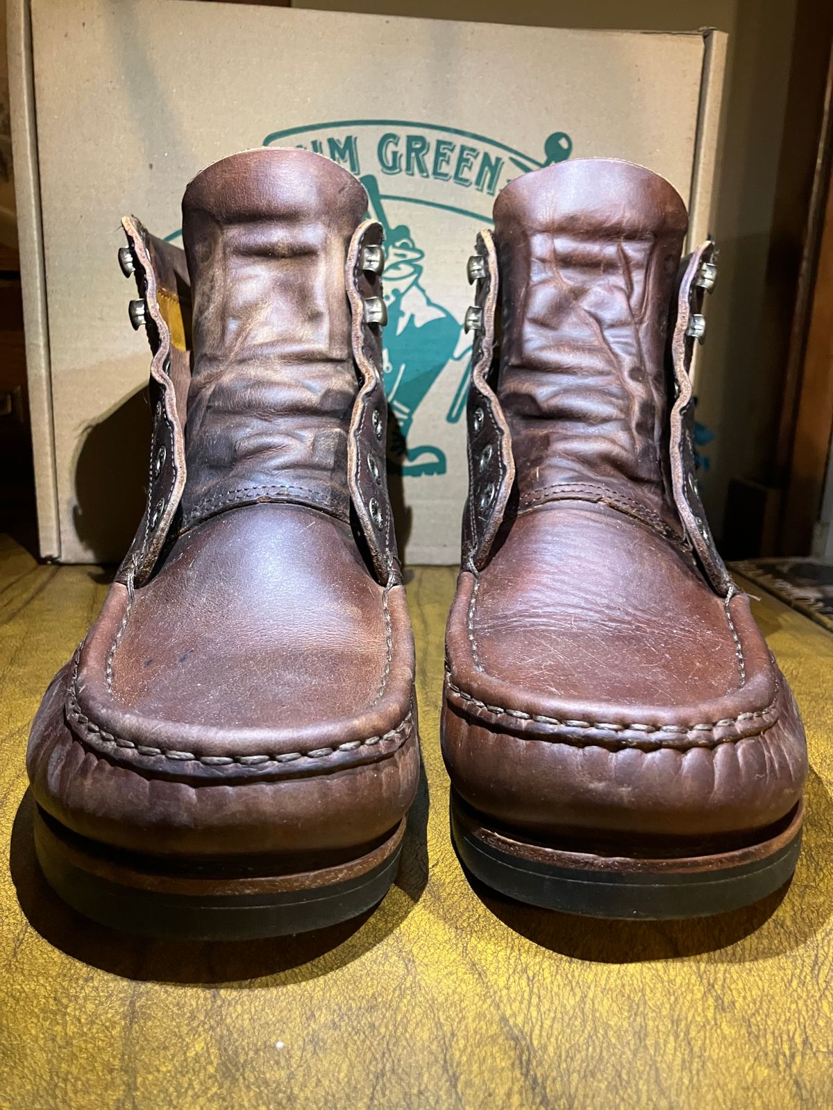 Photo by sigben59 on December 4, 2025 of the Jim Green Meander – Moc-Toe in Bronco Brown - Oily Pull Up.