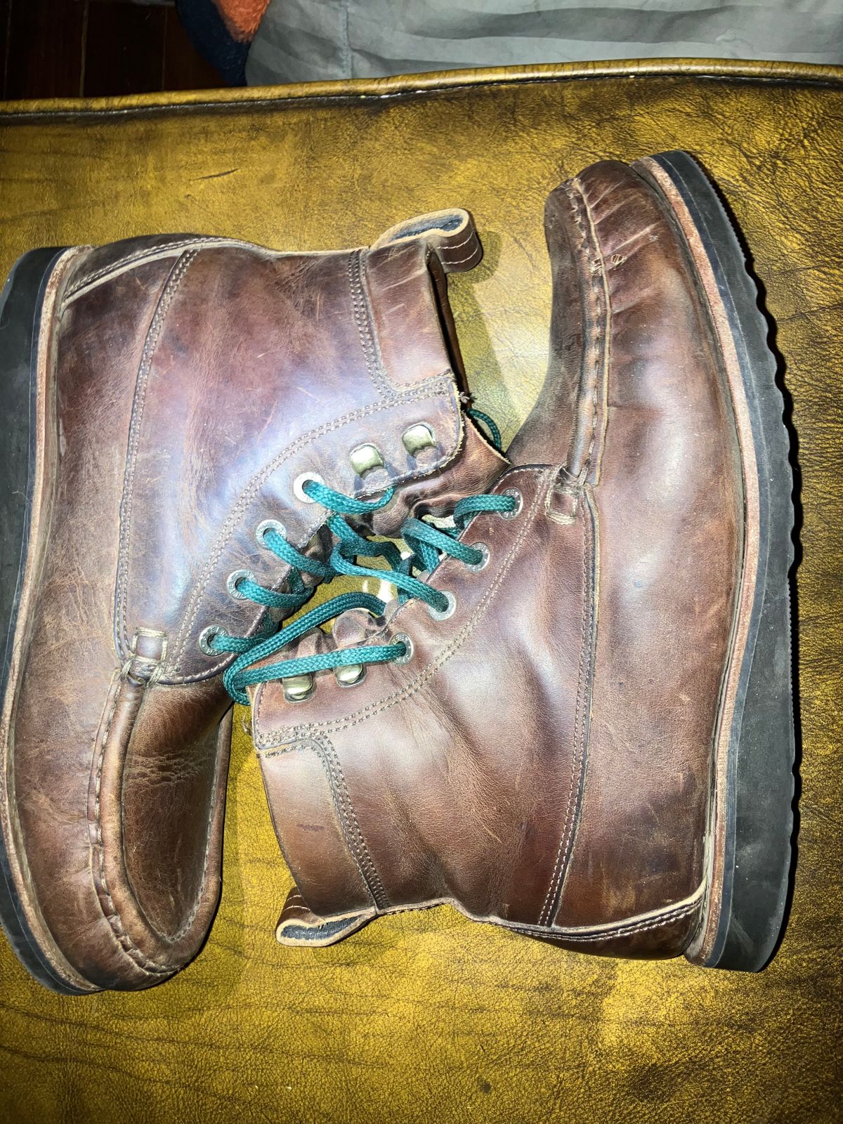 Photo by sigben59 on March 5, 2026 of the Jim Green Meander – Moc-Toe in Bronco Brown - Oily Pull Up.