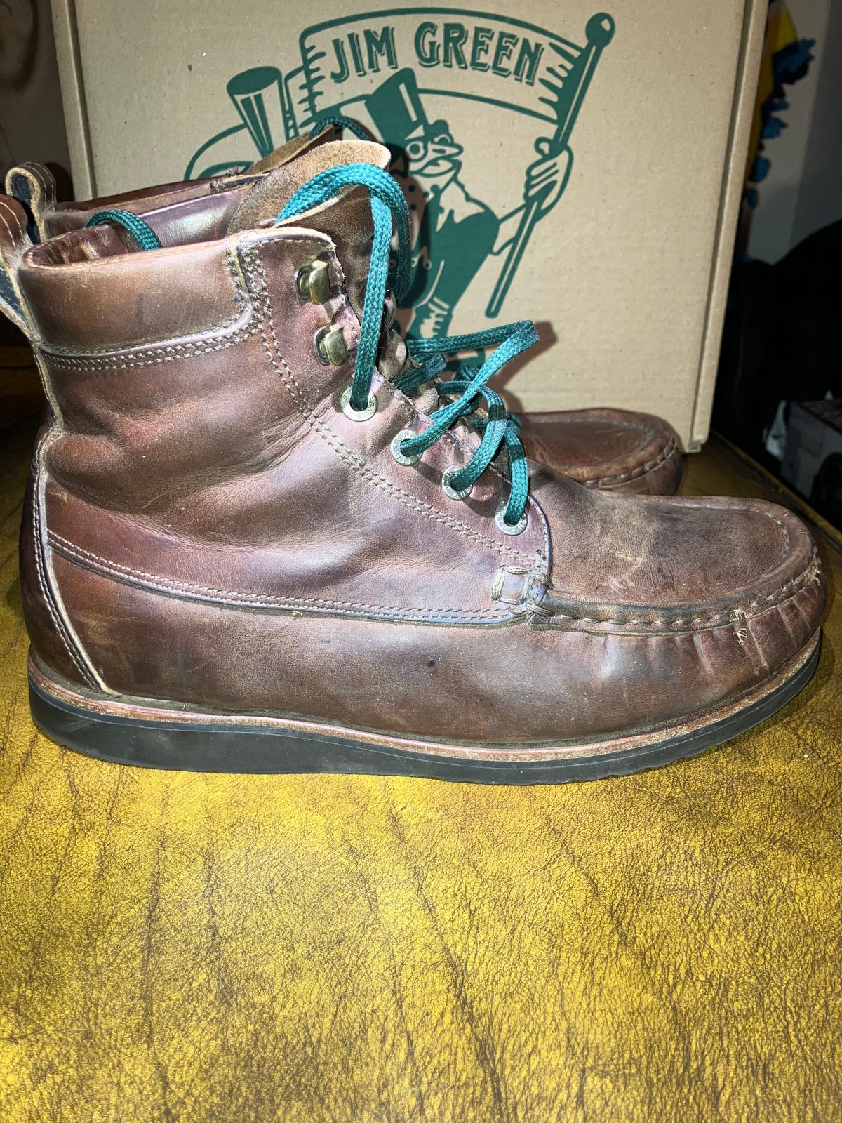 Photo by sigben59 on March 5, 2026 of the Jim Green Meander – Moc-Toe in Bronco Brown - Oily Pull Up.